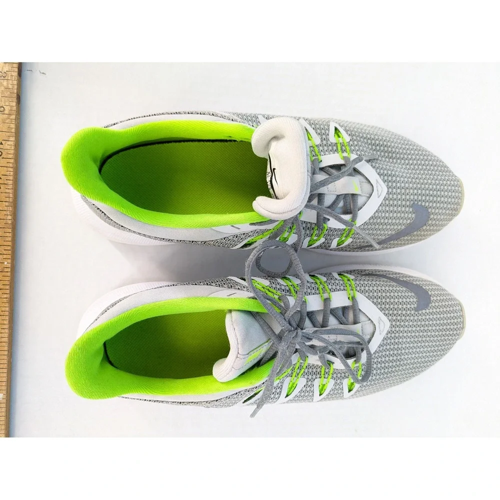 Nike Quest Women 7.5 Green White Volt‎ Gray Running Shoes AA7412-008 Sneakers